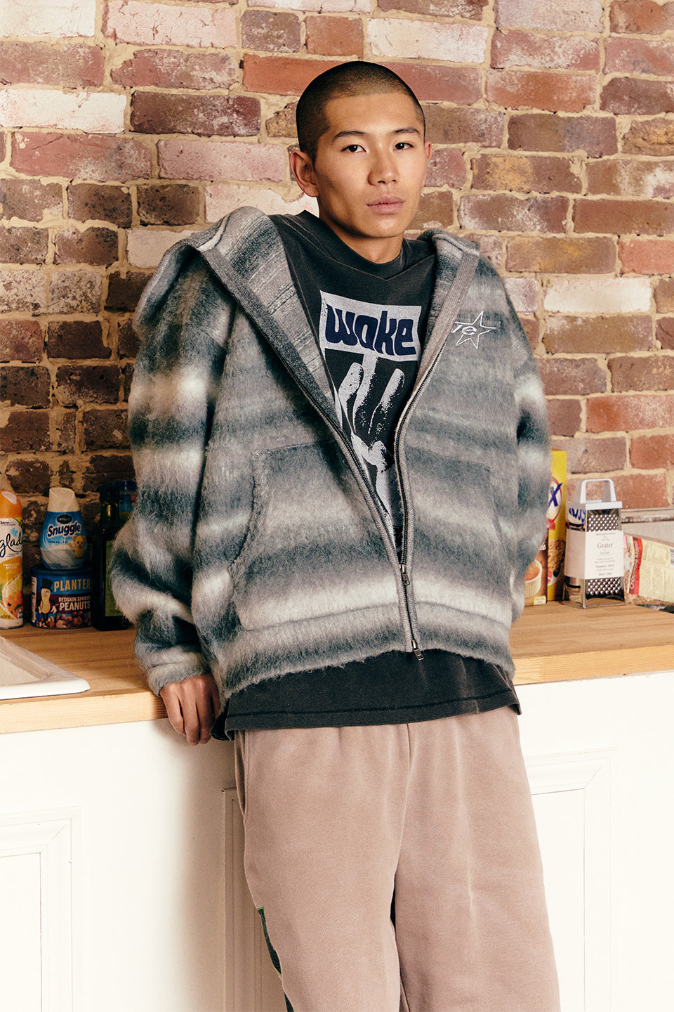 eaphi FLUFFY WAVE KNIT グレー Gradation Mohair Zip Knit｜WOKE EDGE｜フーディー